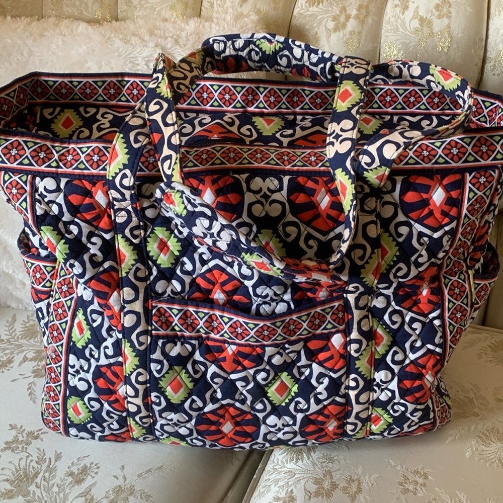 Vera Bradley large travel bag length15” With 21”